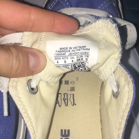 Converse - Picture 2 of 3